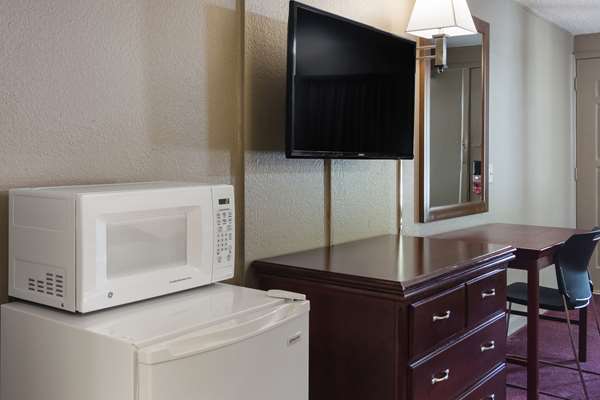  - Econo Lodge Pittsburgh - I-79, Exit 60