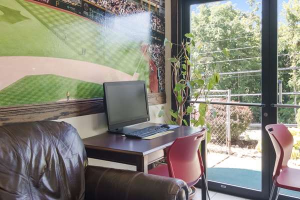 Conference Area - Econo Lodge Pittsburgh - I-79, Exit 60