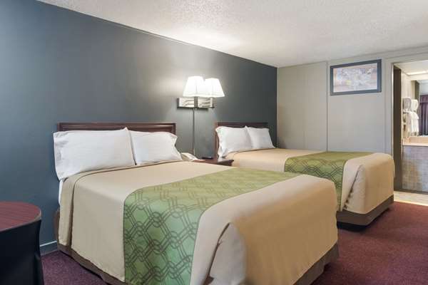  - Econo Lodge Pittsburgh - I-79, Exit 60