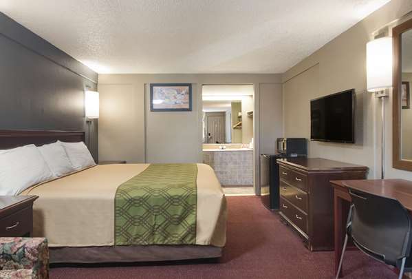  - Econo Lodge Pittsburgh - I-79, Exit 60