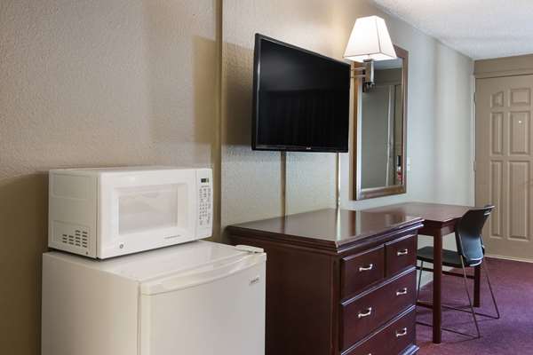  - Econo Lodge Pittsburgh - I-79, Exit 60