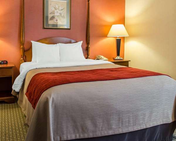  - Comfort Inn & Suites York - I-83, Exit 22