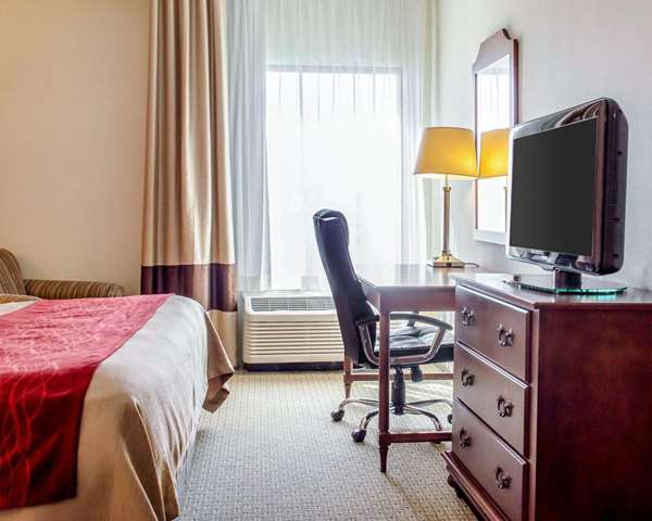  - Comfort Inn & Suites York - I-83, Exit 22