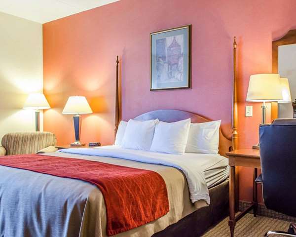  - Comfort Inn & Suites York - I-83, Exit 22