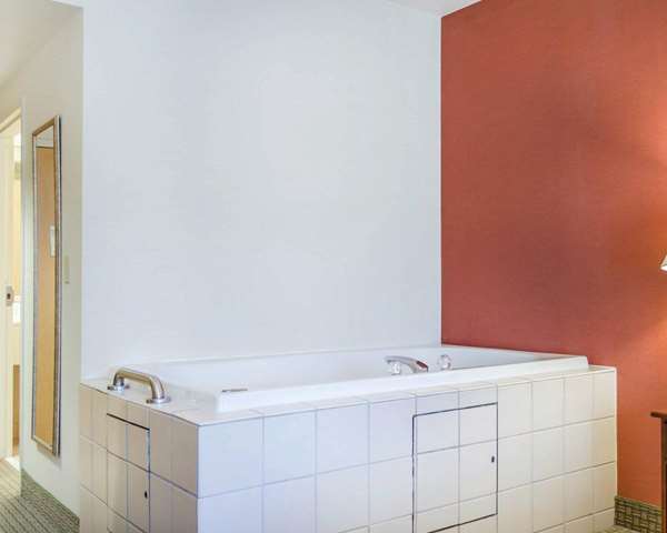 Suite - Comfort Inn & Suites York - I-83, Exit 22