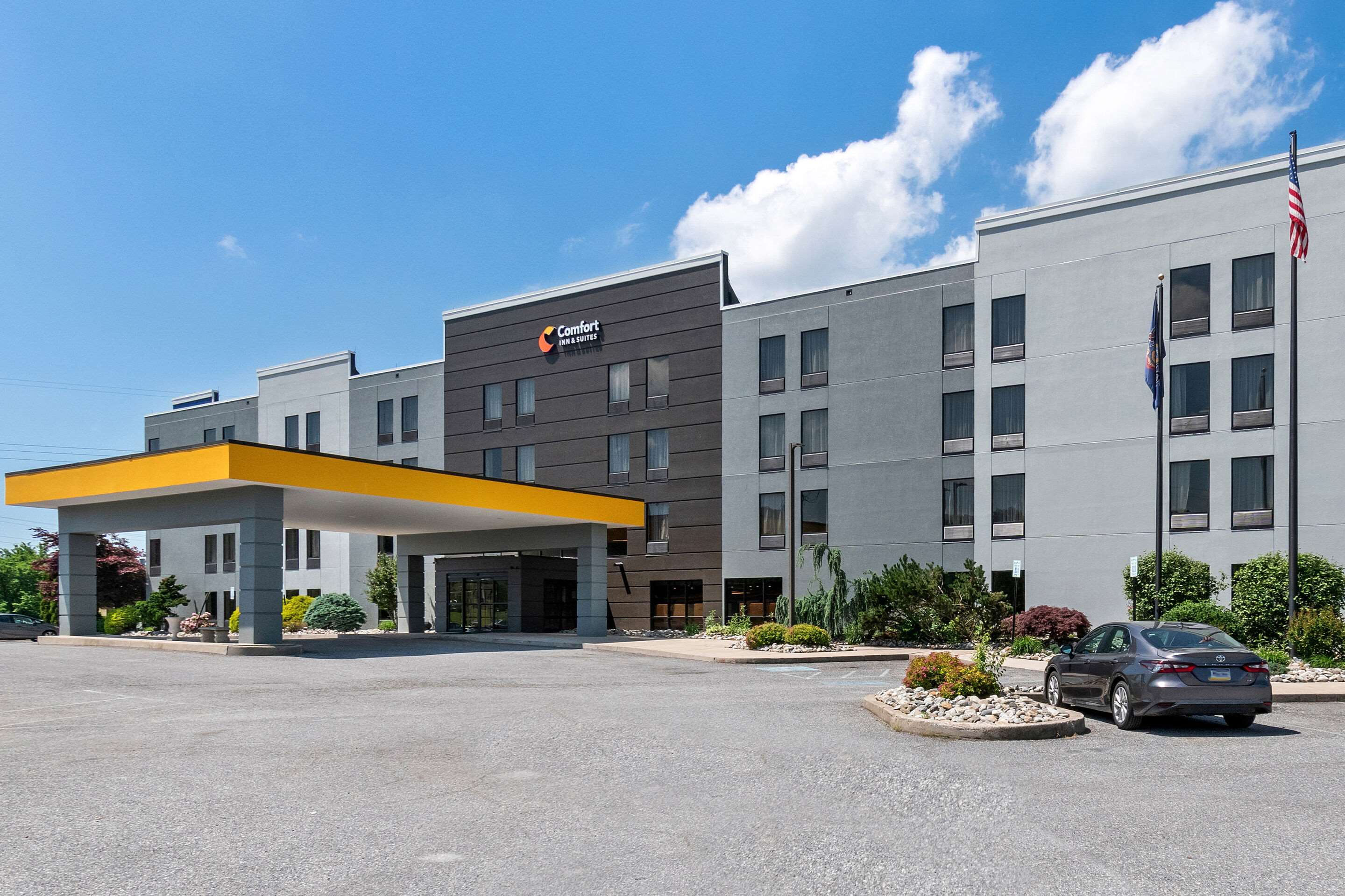 Hotel entrance | Comfort Inn & Suites York