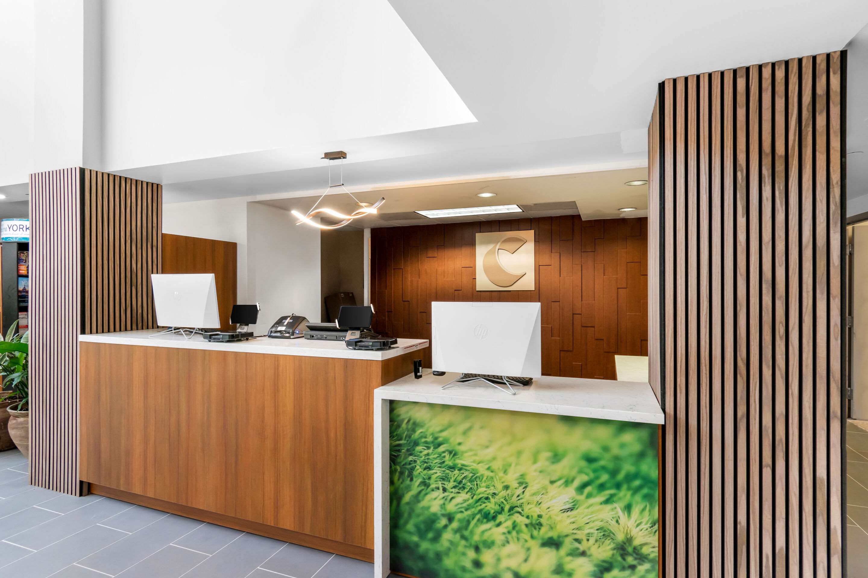 Front desk | Comfort Inn & Suites York