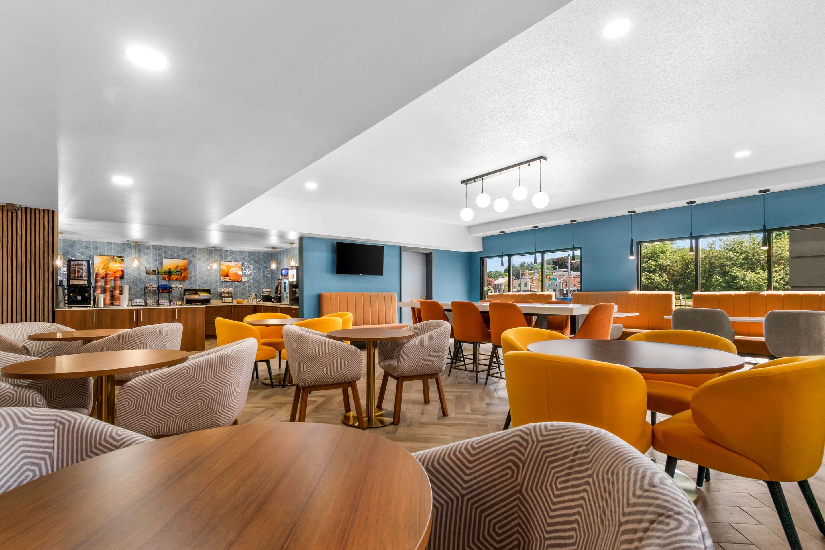 Breakfast area | Comfort Inn & Suites York