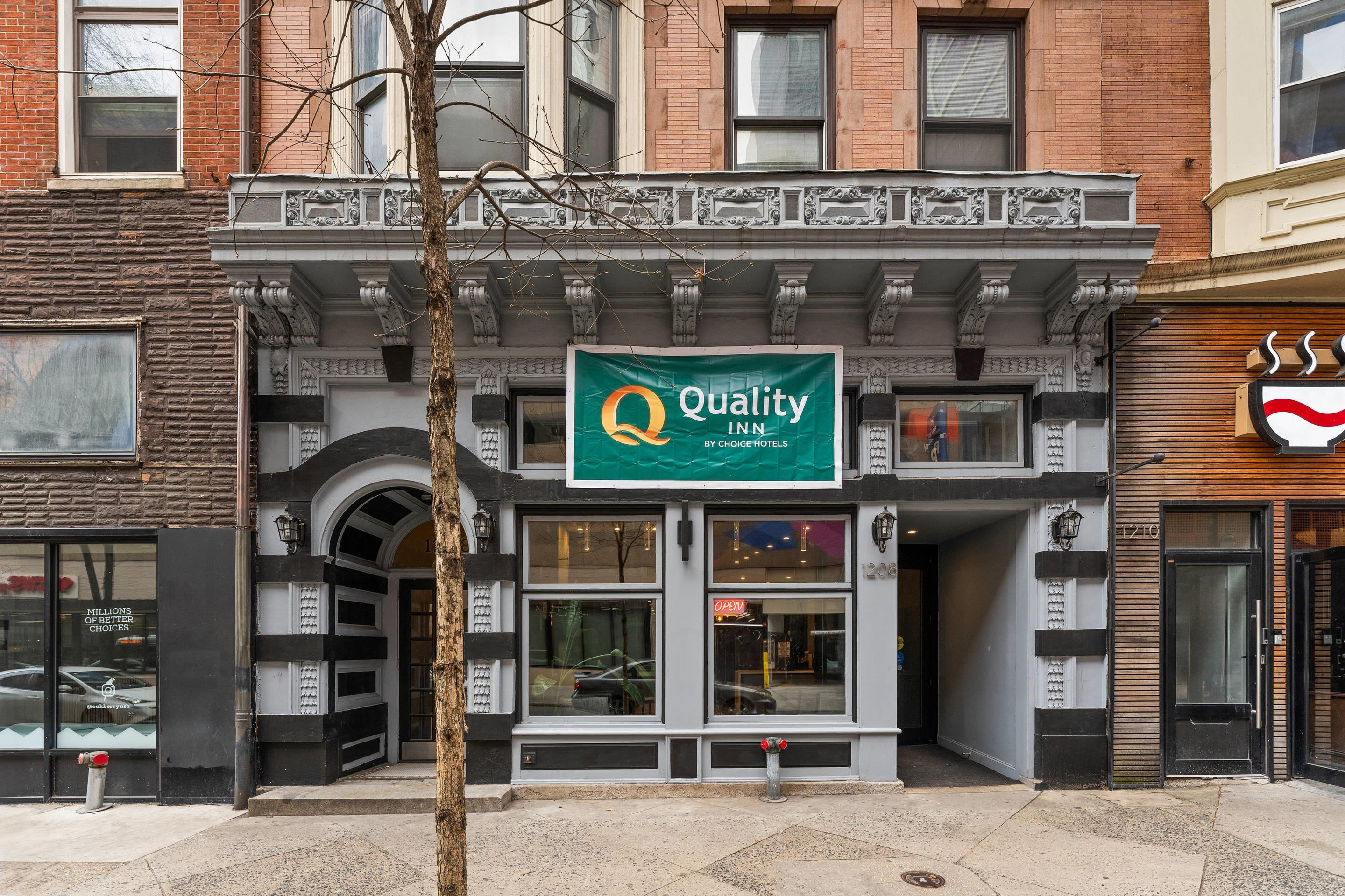 Hotel Entrance | Quality Inn Center City