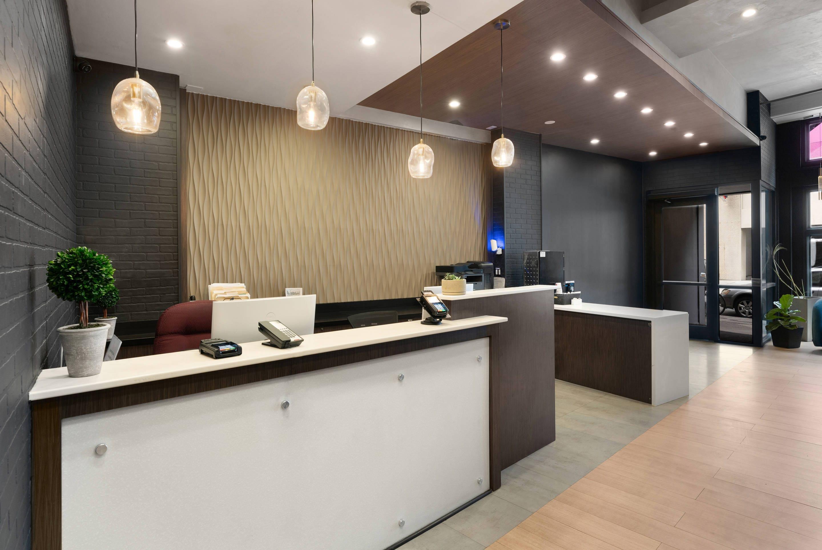 Hotel lobby | Quality Inn Center City