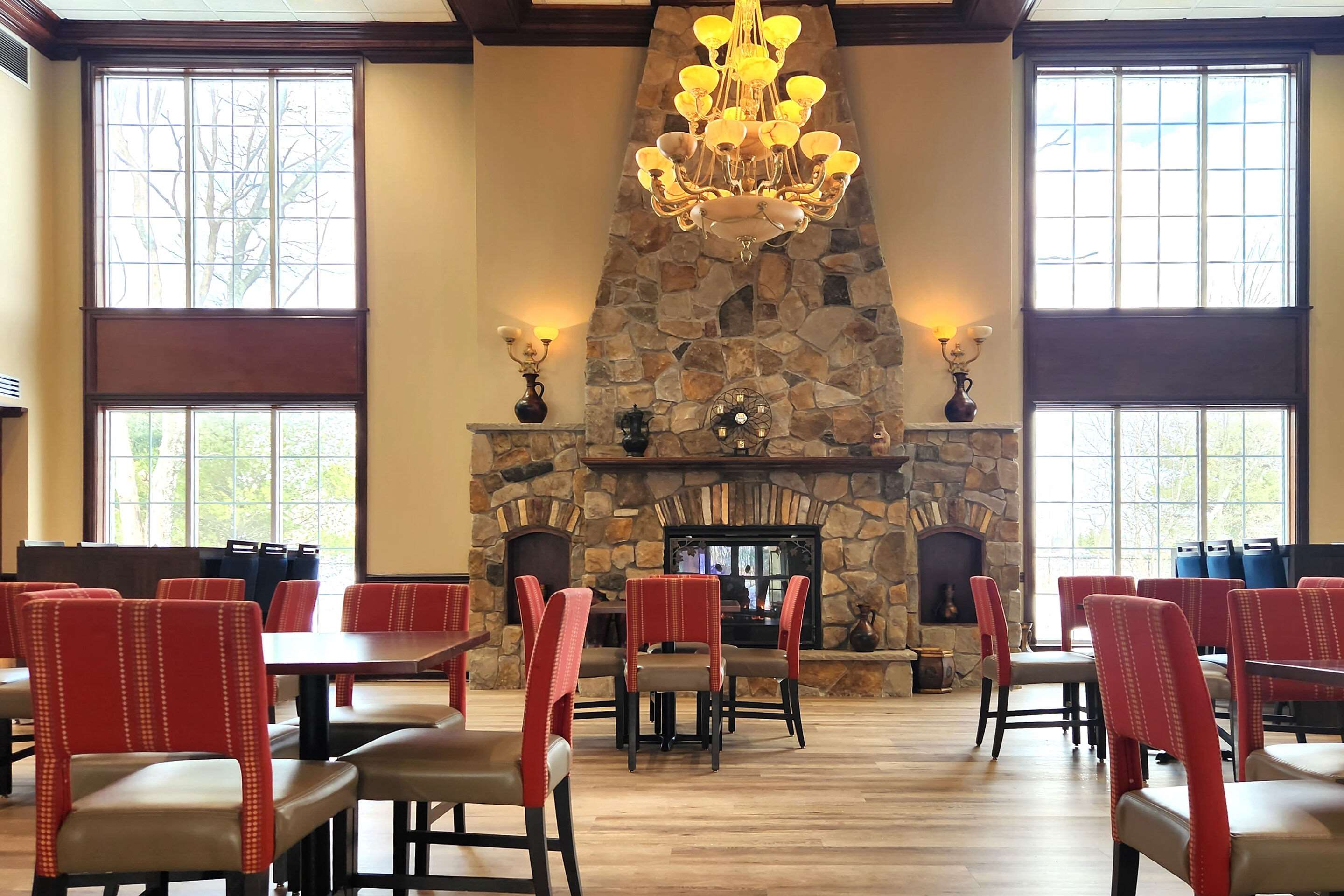 Breakfast area | Comfort Inn & Suites Mount Pocono