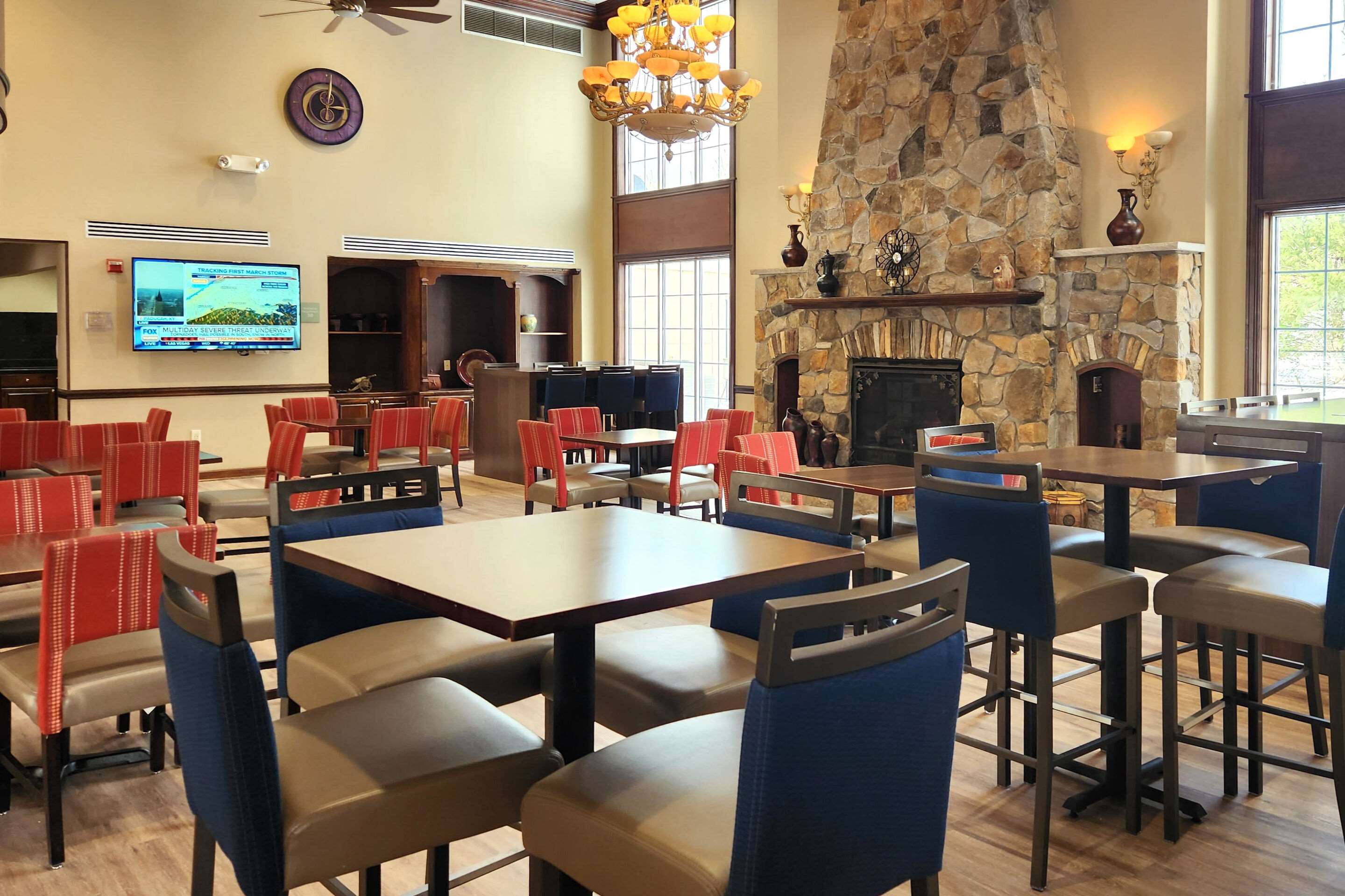 Breakfast area | Comfort Inn & Suites Mount Pocono