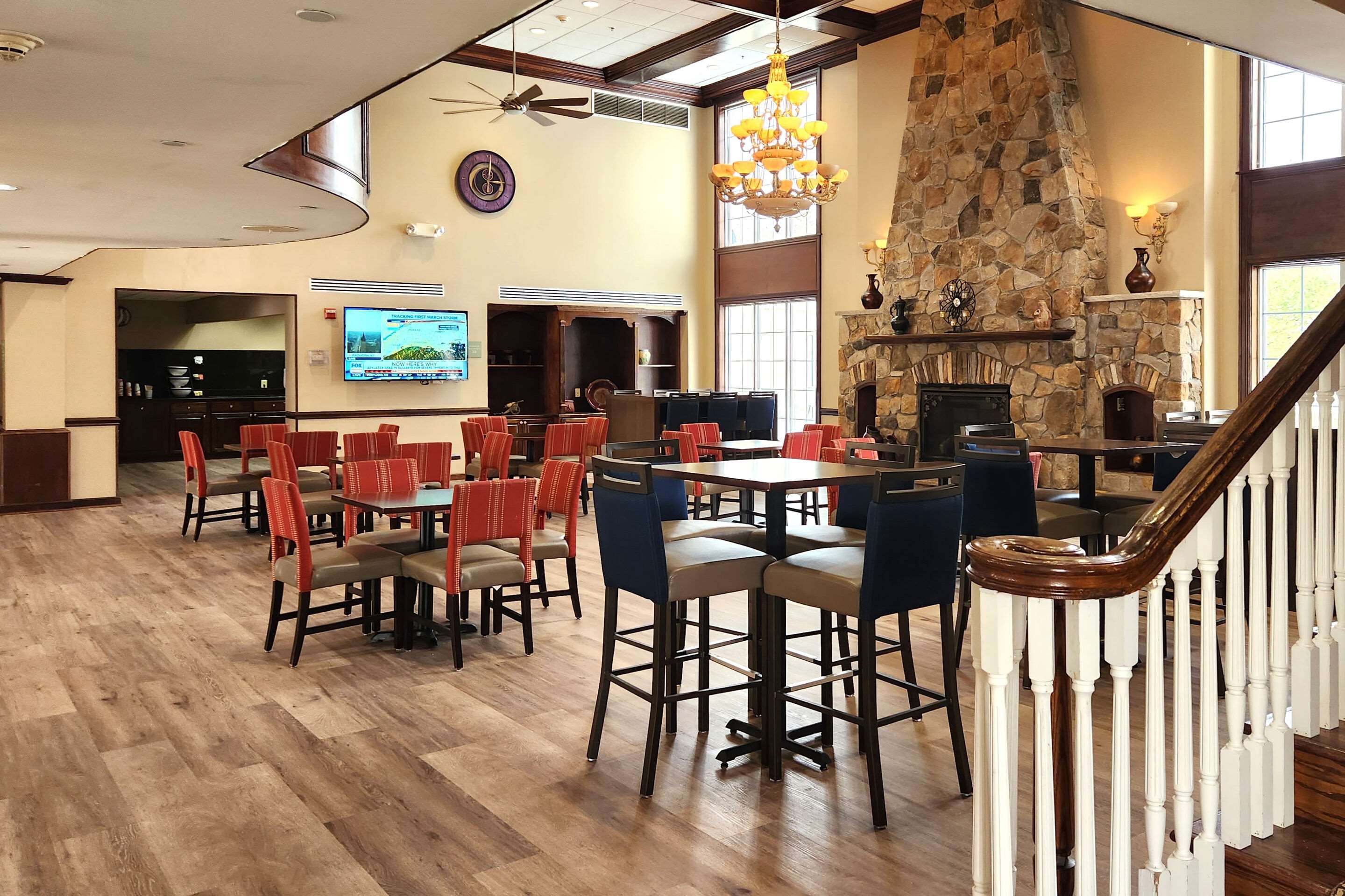 Breakfast area | Comfort Inn & Suites Mount Pocono