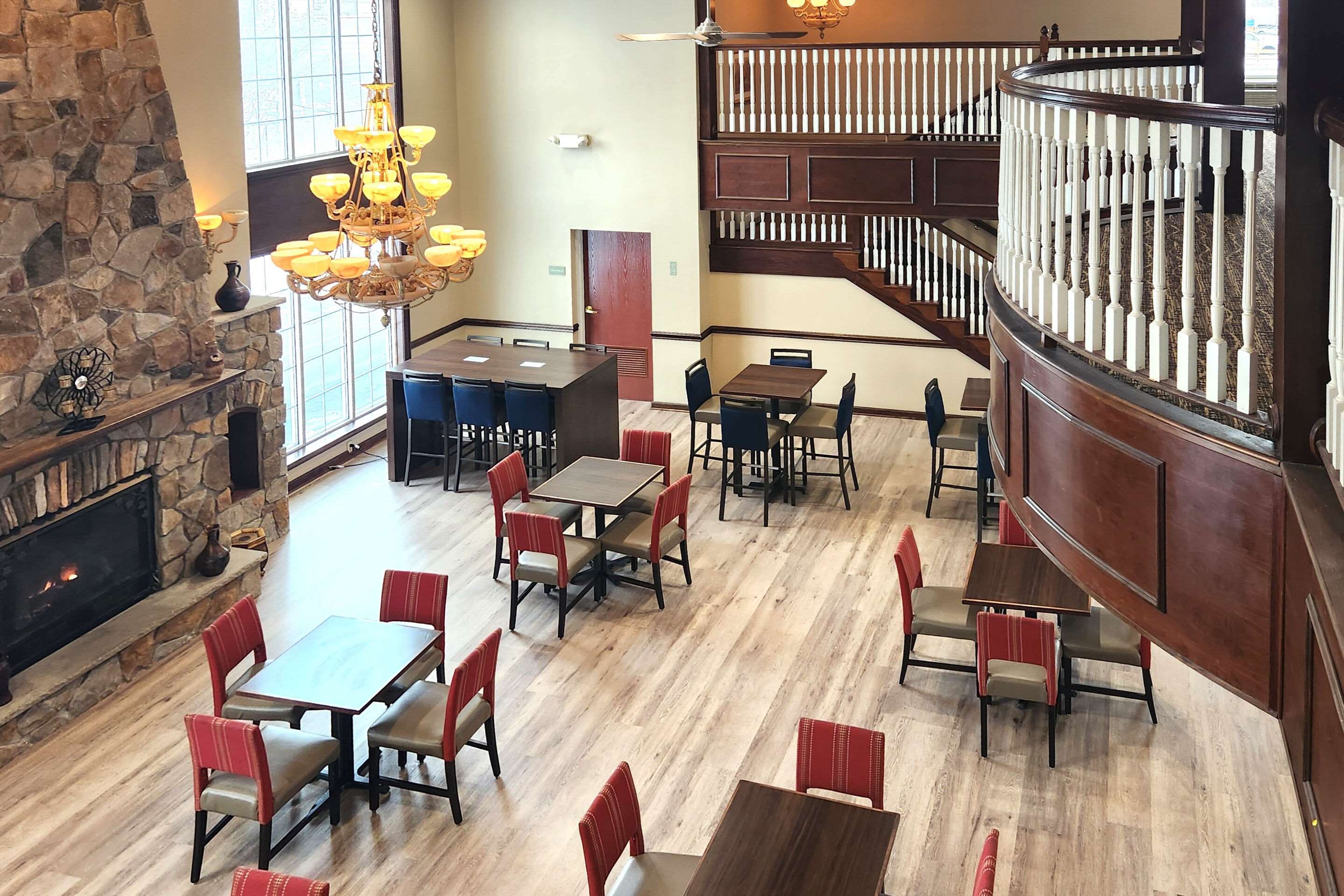 Breakfast area | Comfort Inn & Suites Mount Pocono