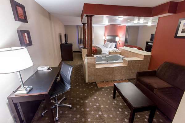 Suite - Comfort Inn Pittsburgh - I-79, Exit 60