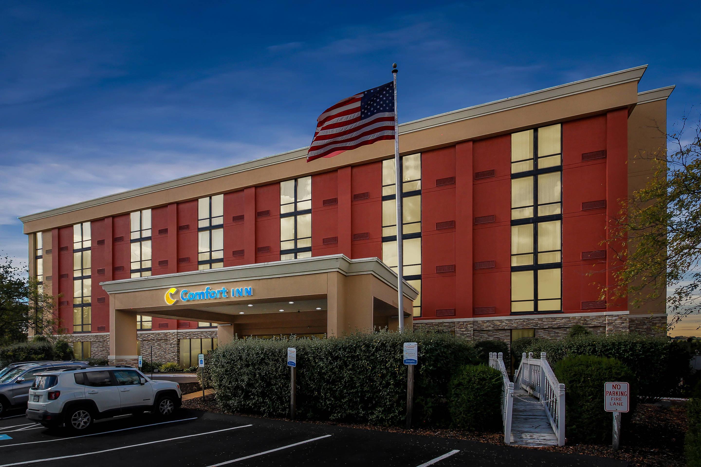 Twilight | Comfort Inn Cranberry Township