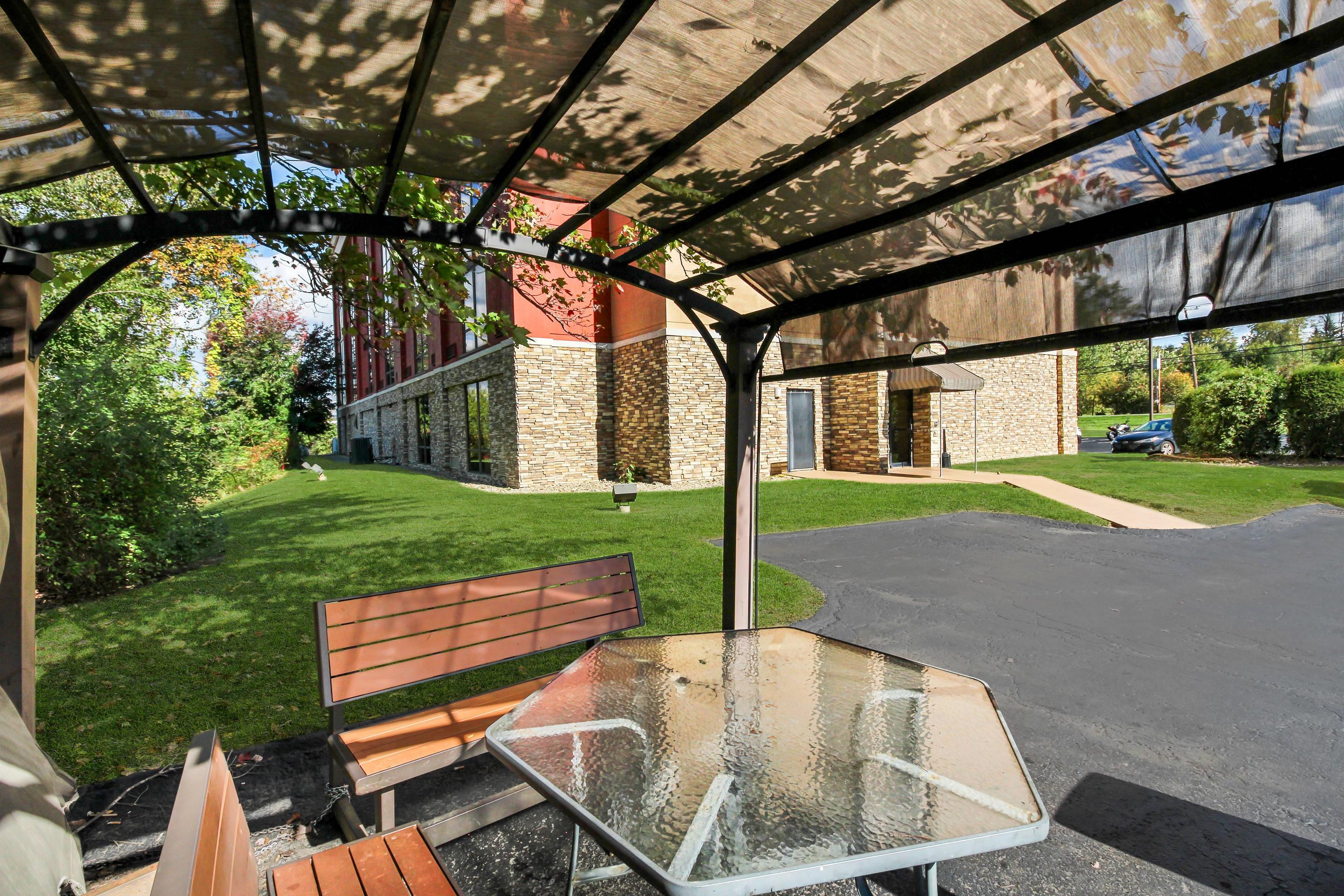 Hotel patio | Comfort Inn Cranberry Township