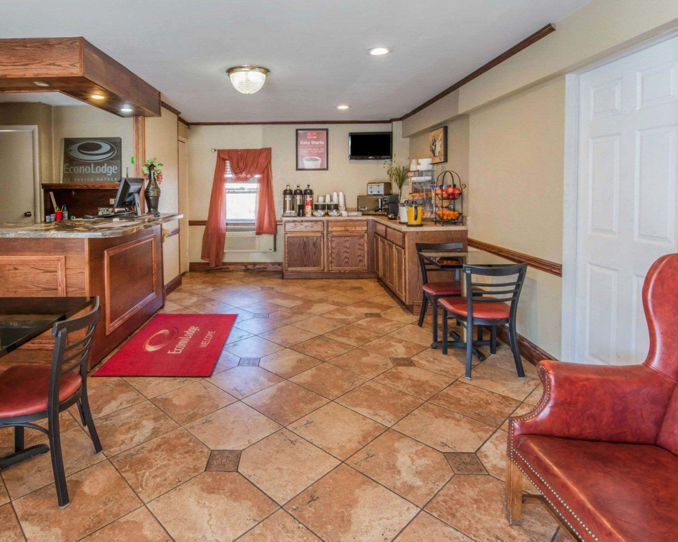 Breakfast area in the lobby