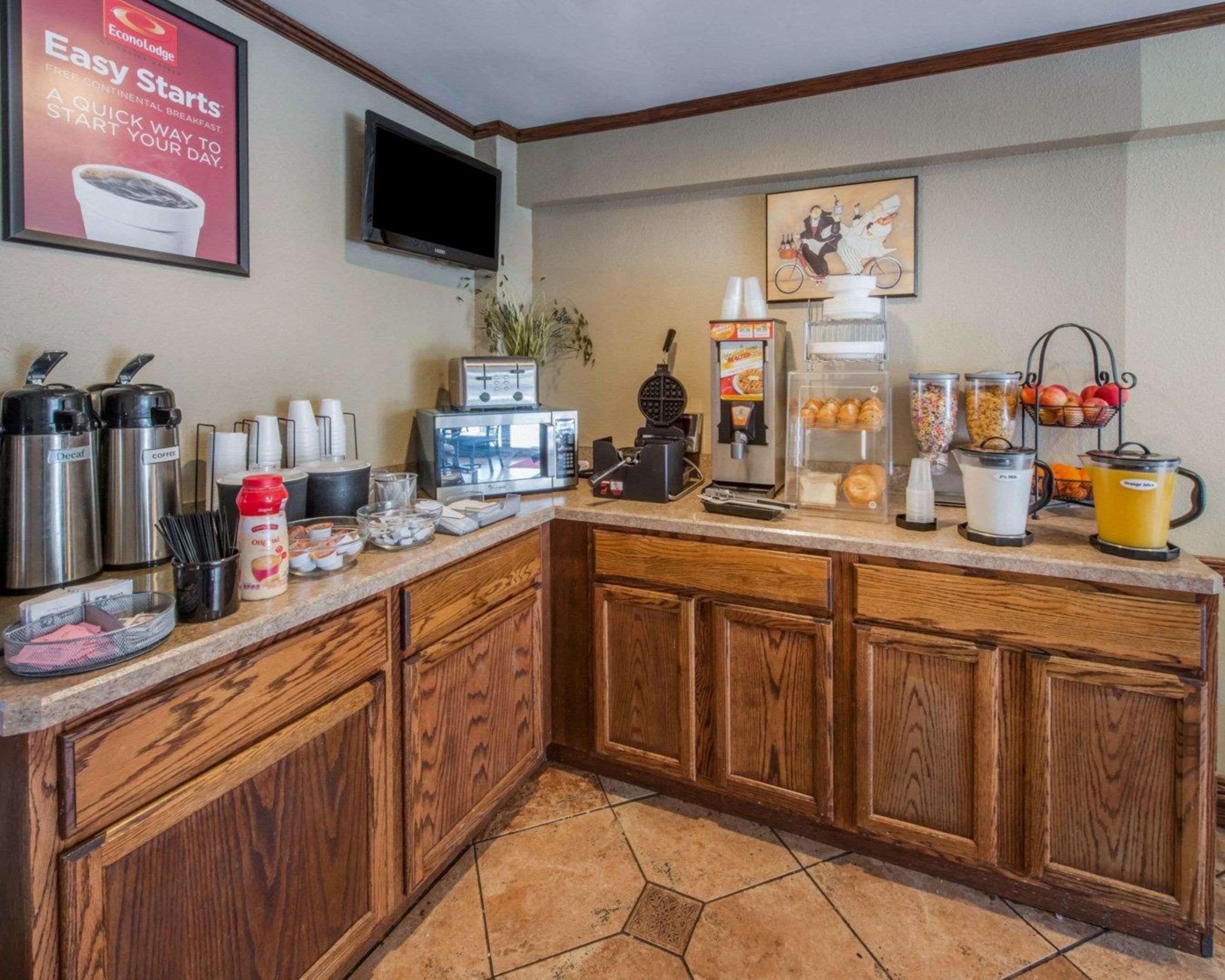 Breakfast area in the lobby