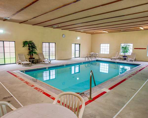 Pool - Comfort Suites Coraopolis