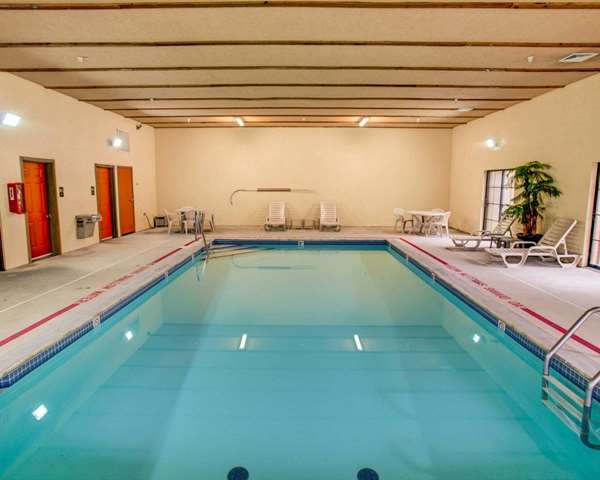 Pool - Comfort Suites Coraopolis