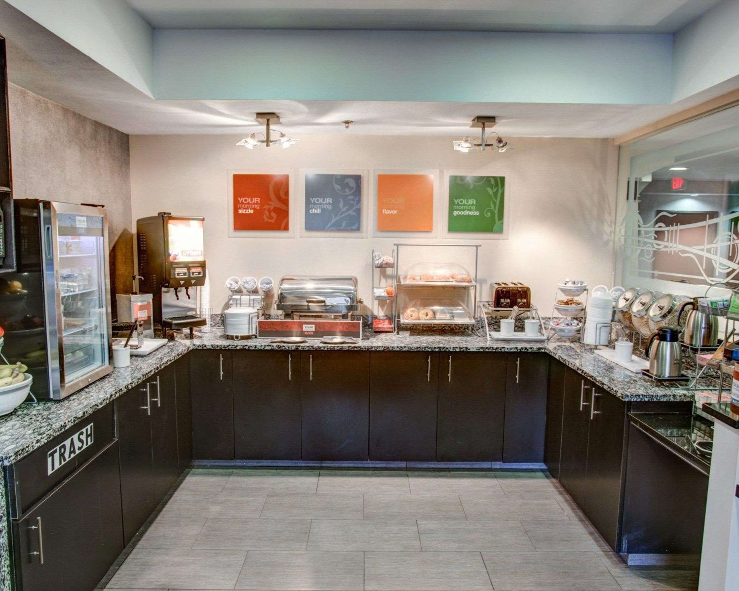 Breakfast counter | Comfort Suites Coraopolis