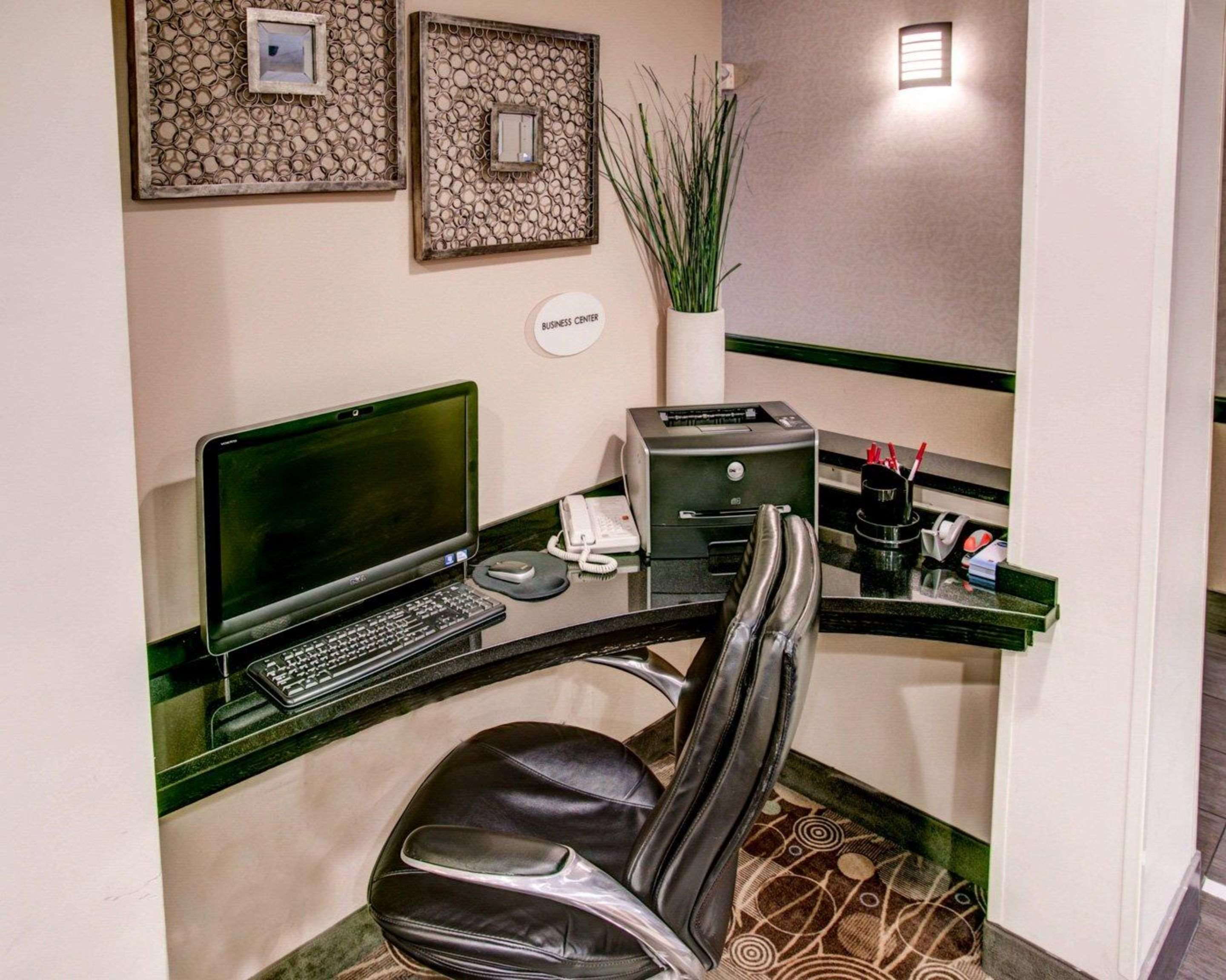 Business center | Comfort Suites Coraopolis