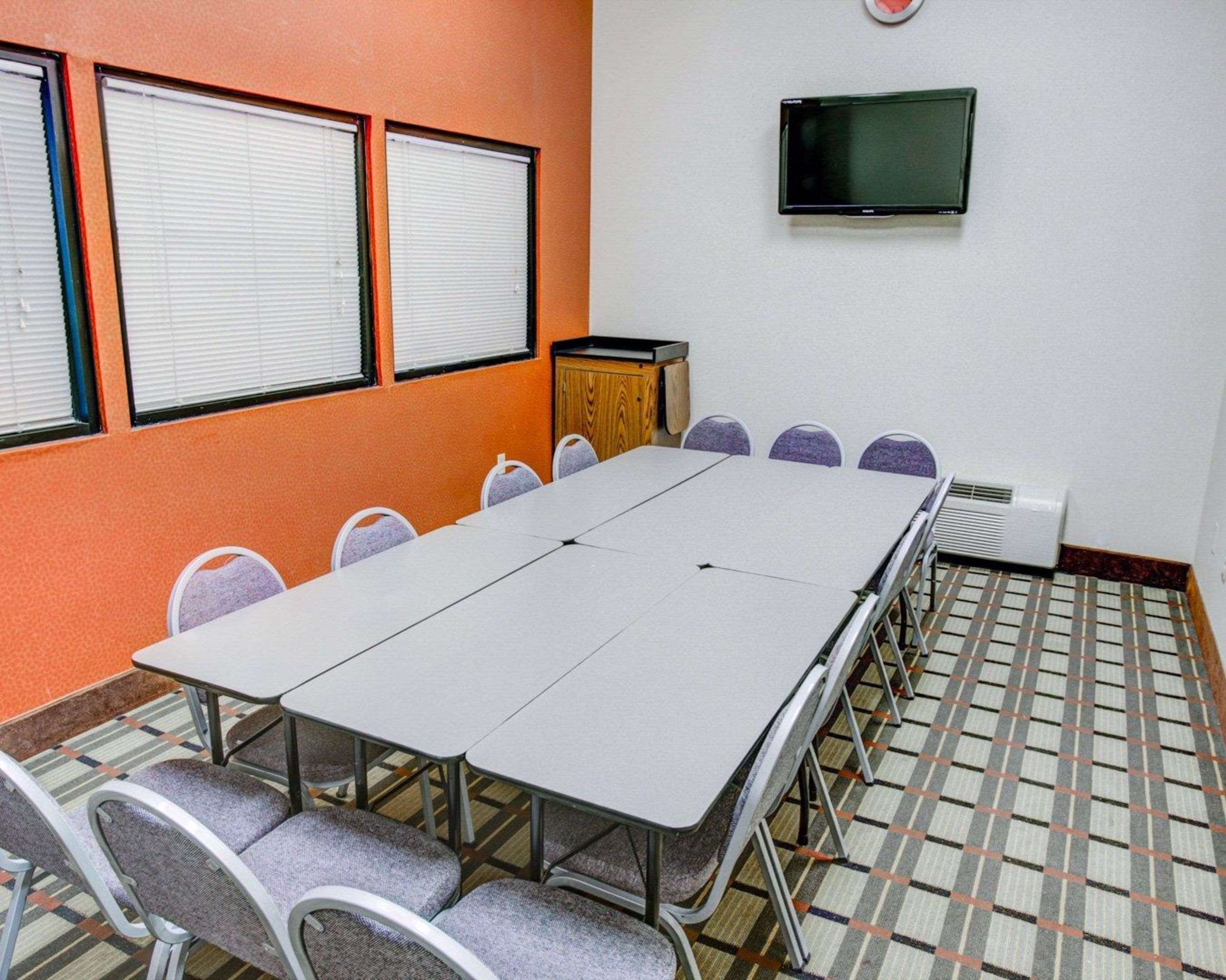 Meeting room | Comfort Suites Coraopolis