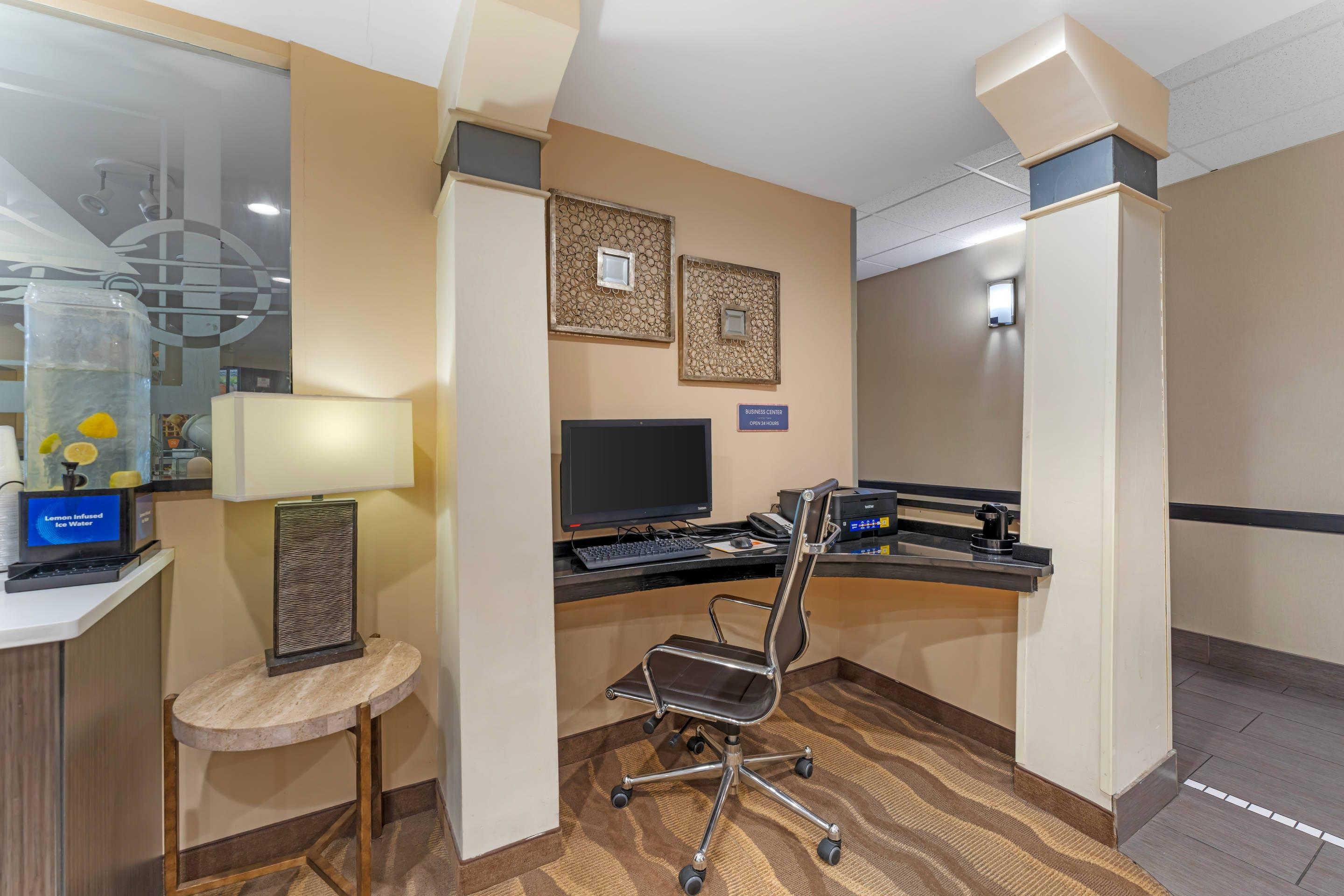 Business center | Comfort Suites Coraopolis