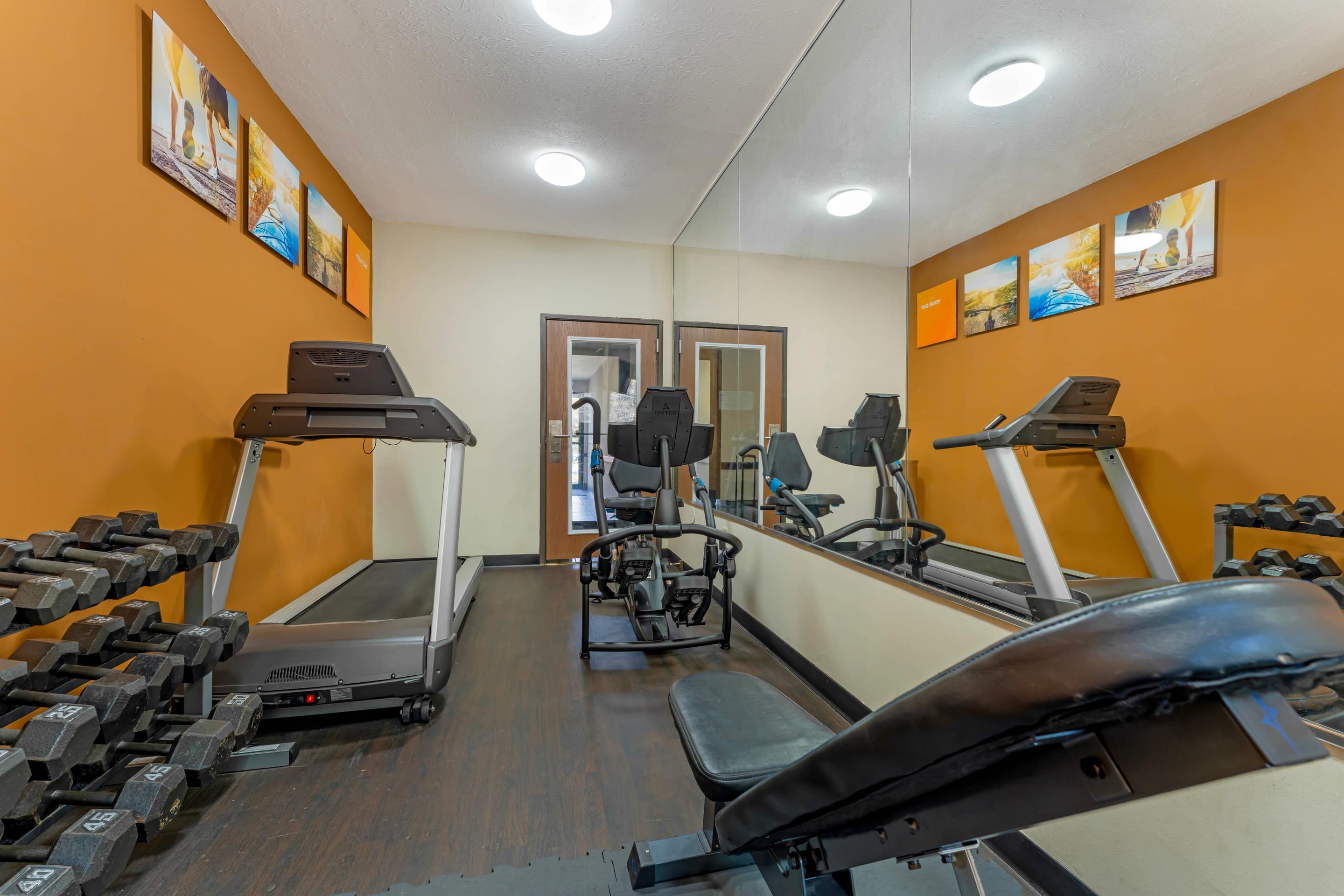 Fitness center | Comfort Suites Coraopolis