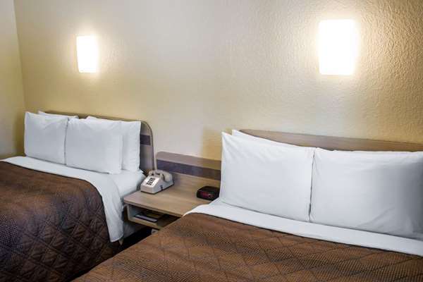  - Econo Lodge Meadville