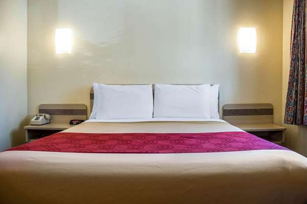  - Econo Lodge Meadville