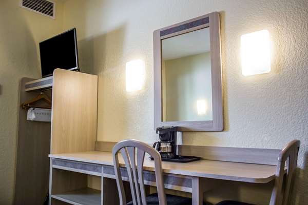  - Econo Lodge Meadville