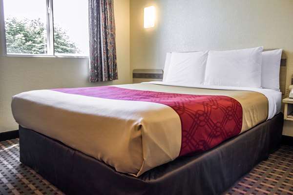  - Econo Lodge Meadville