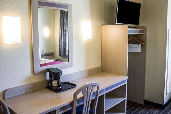  - Econo Lodge Meadville