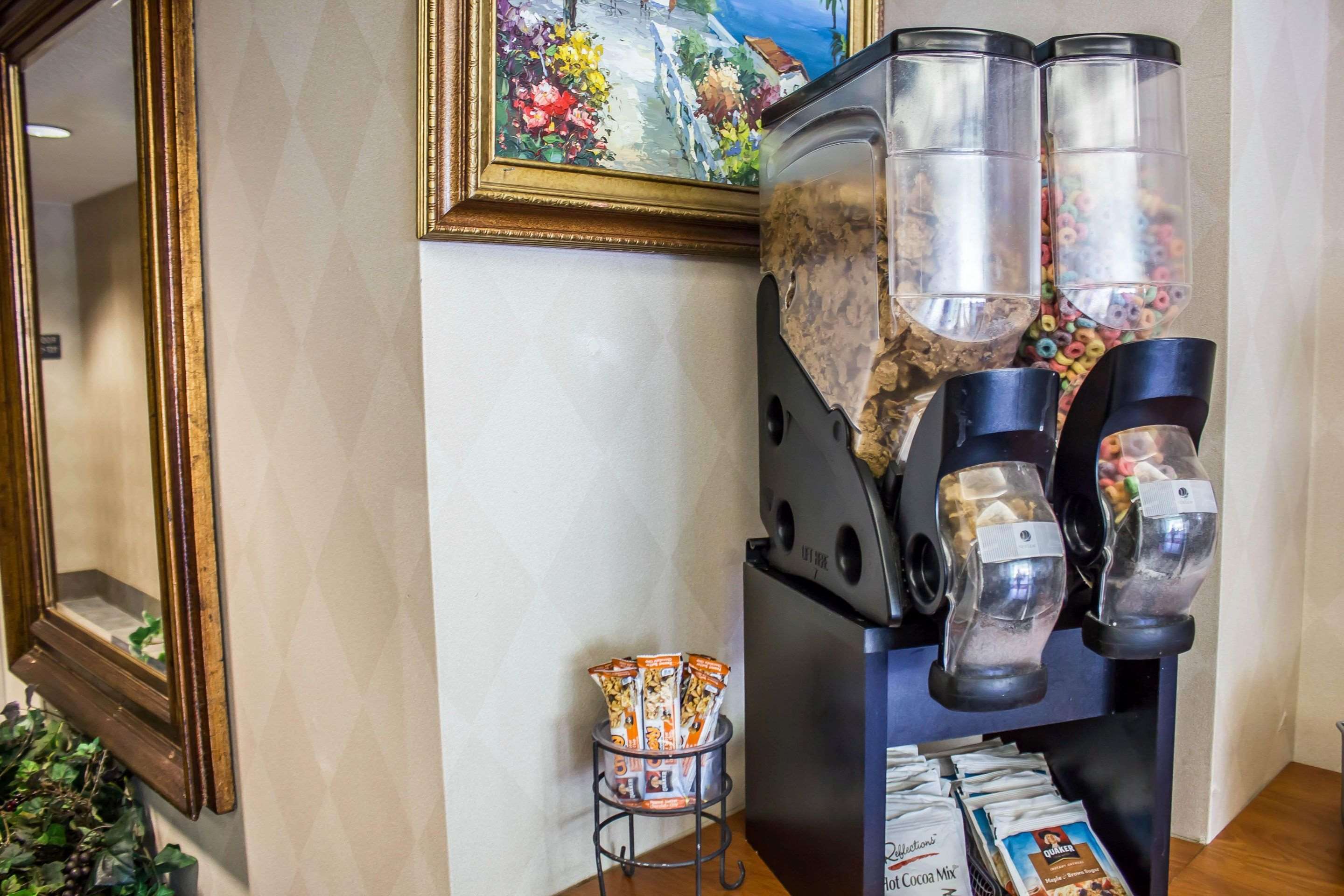 Assorted breakfast items | Econo Lodge