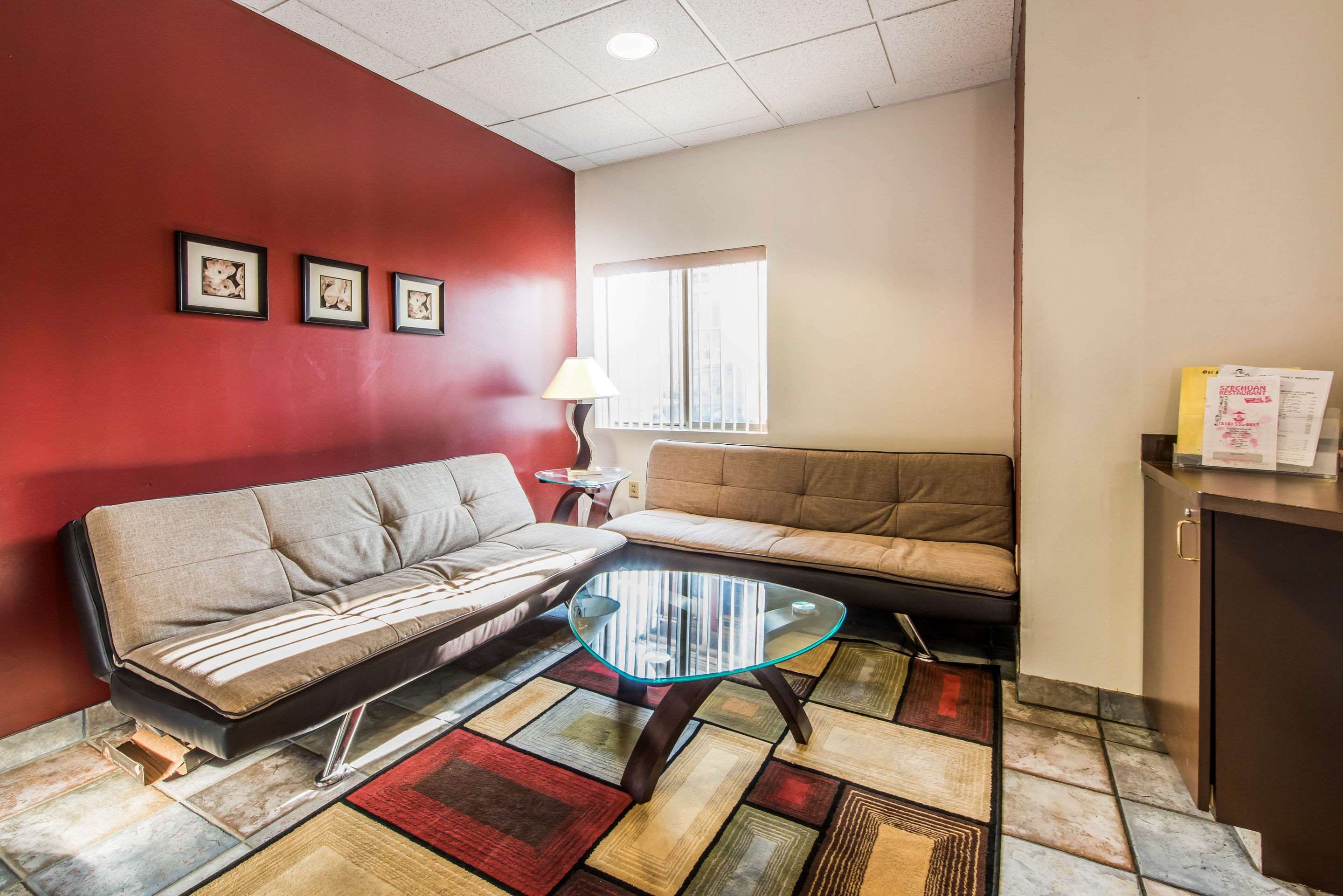 Hotel lobby | Econo Lodge Johnstown Downtown