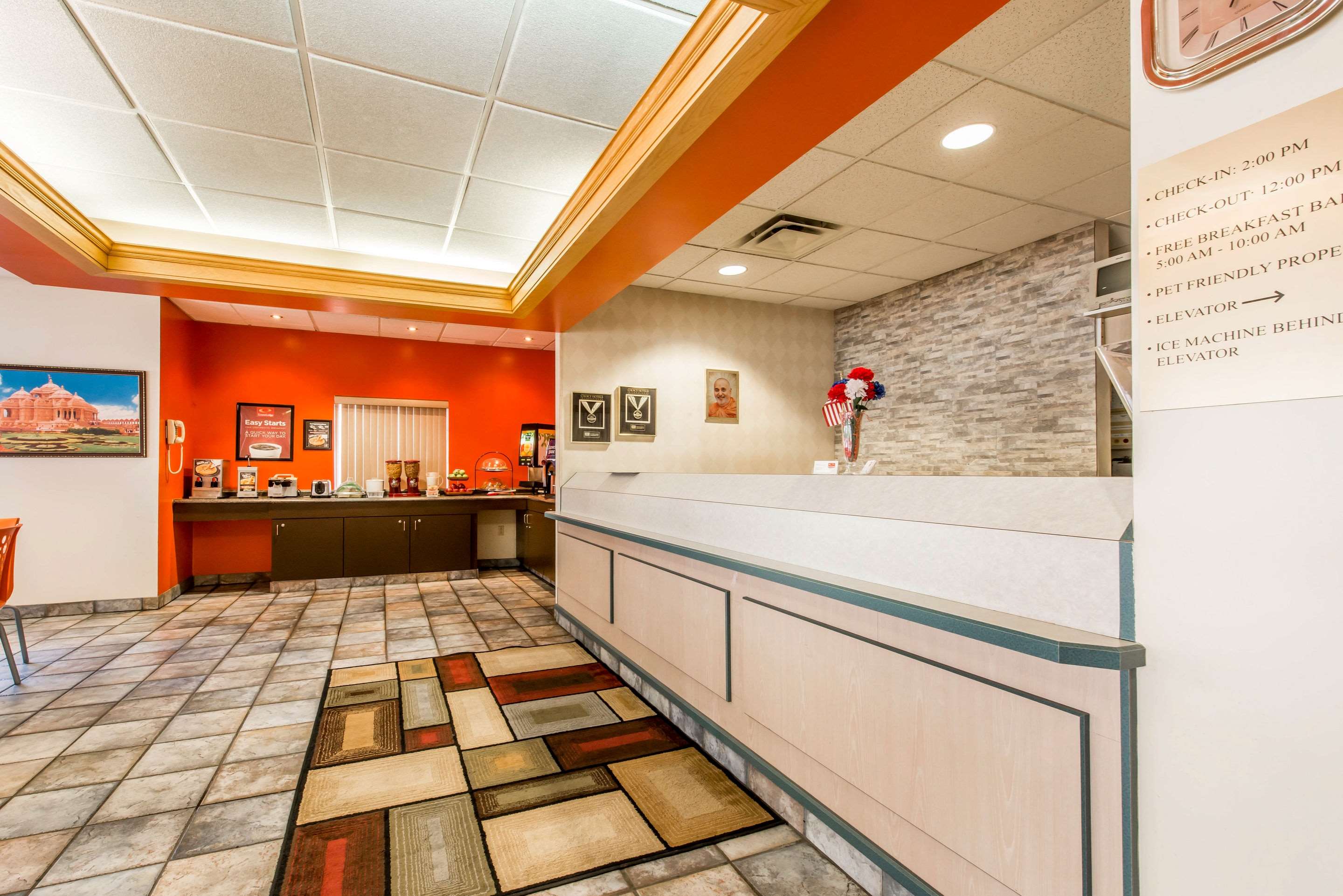 Hotel lobby | Econo Lodge Johnstown Downtown
