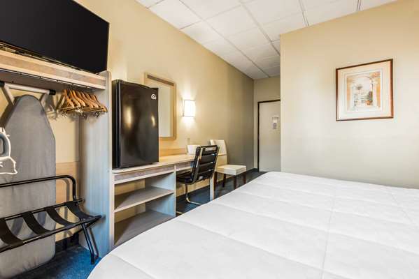  - Econo Lodge Johnstown