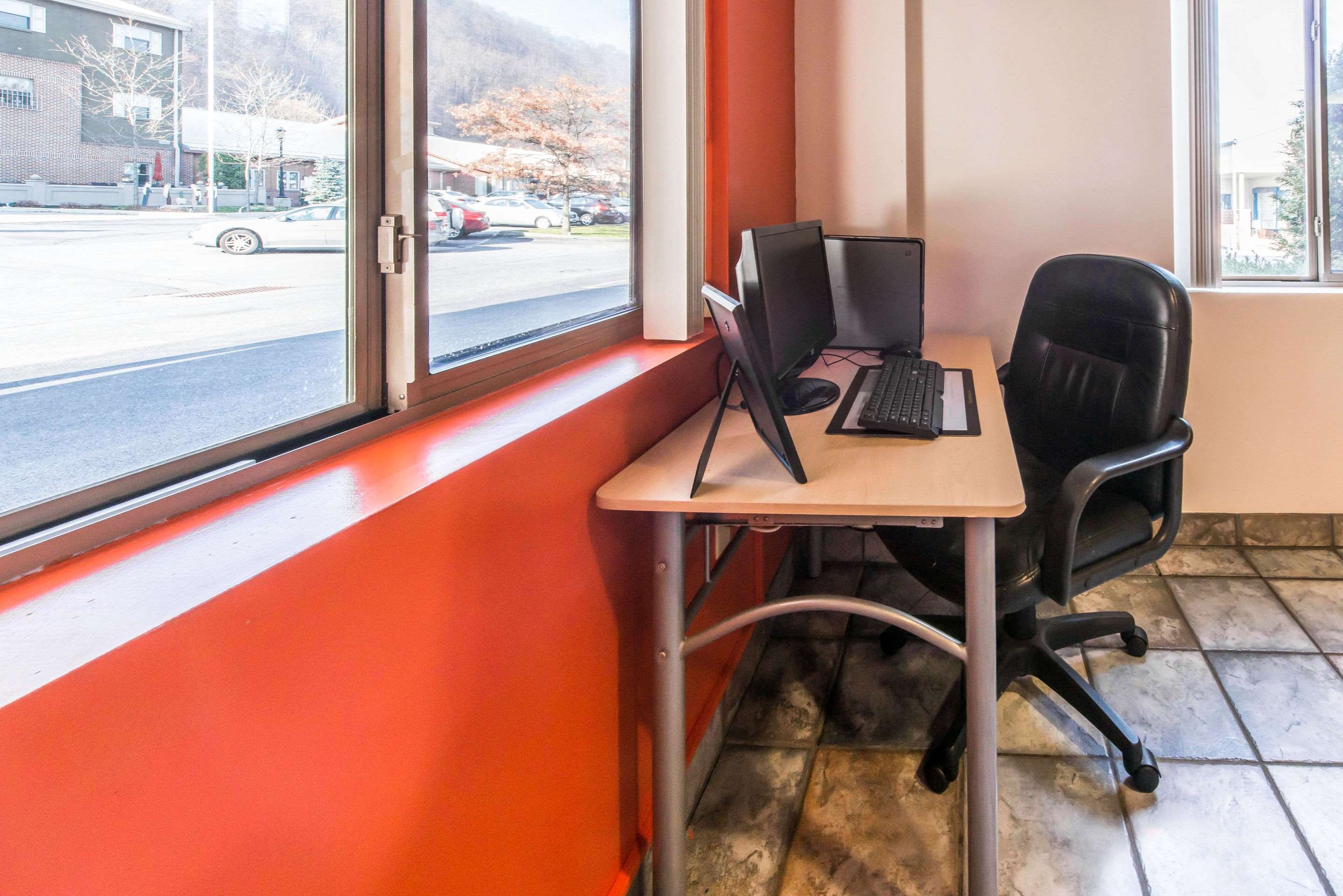 Business center | Econo Lodge Johnstown Downtown