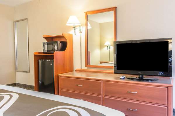  - Quality Inn Hermitage - I-80, Exit 4B