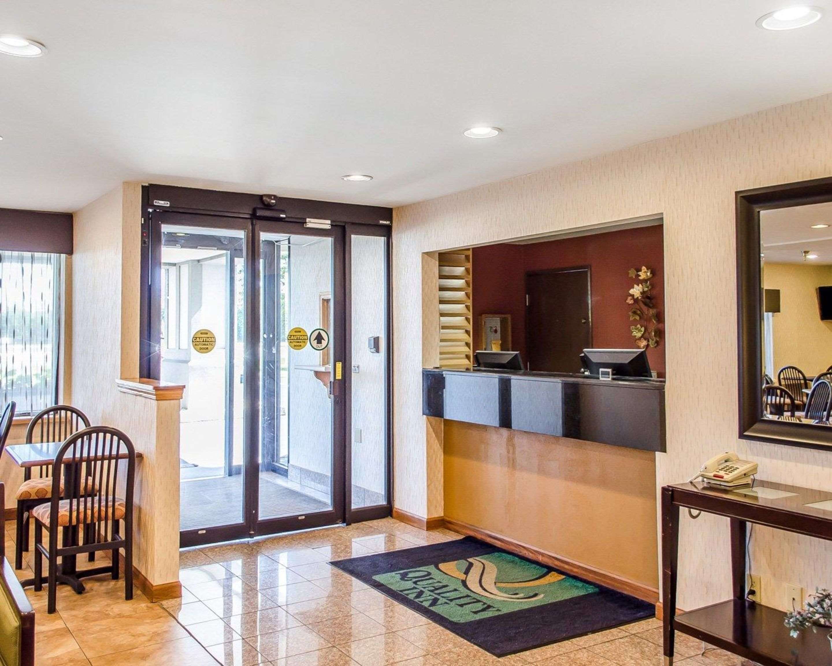 Hotel lobby | Quality Inn Harrisburg - Hershey Area