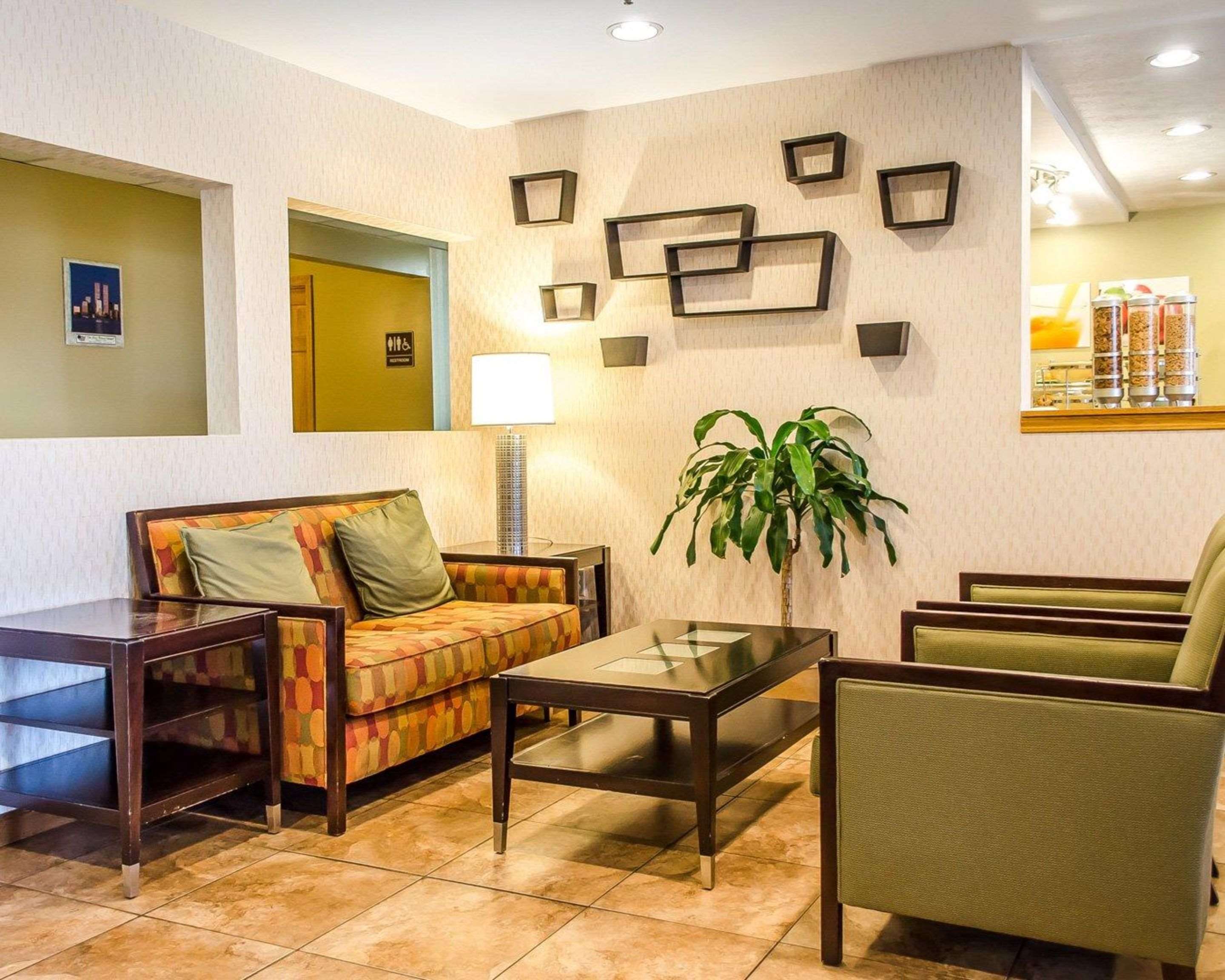 Lobby with sitting area | Quality Inn Harrisburg - Hershey Area