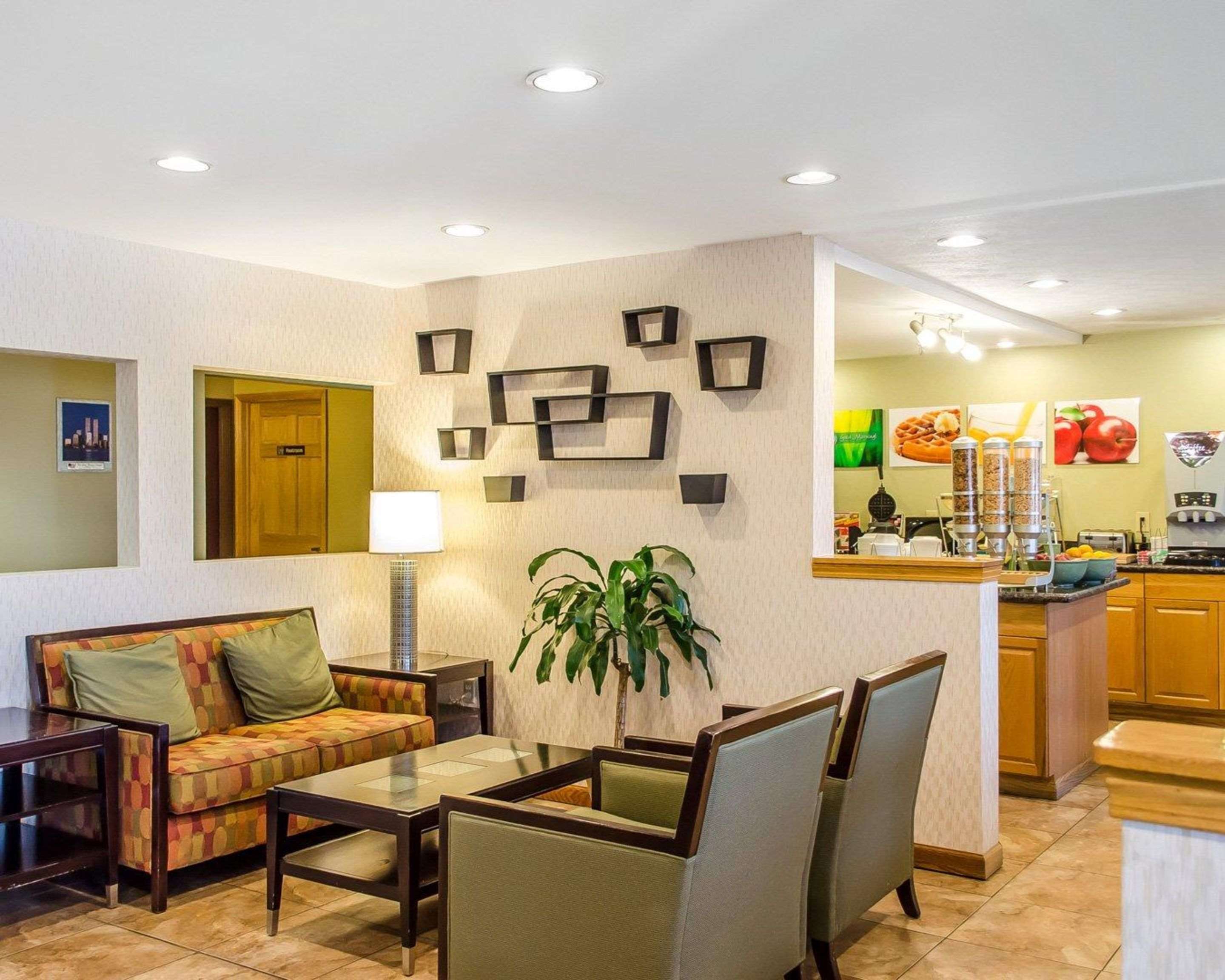 Lobby with sitting area | Quality Inn Harrisburg - Hershey Area