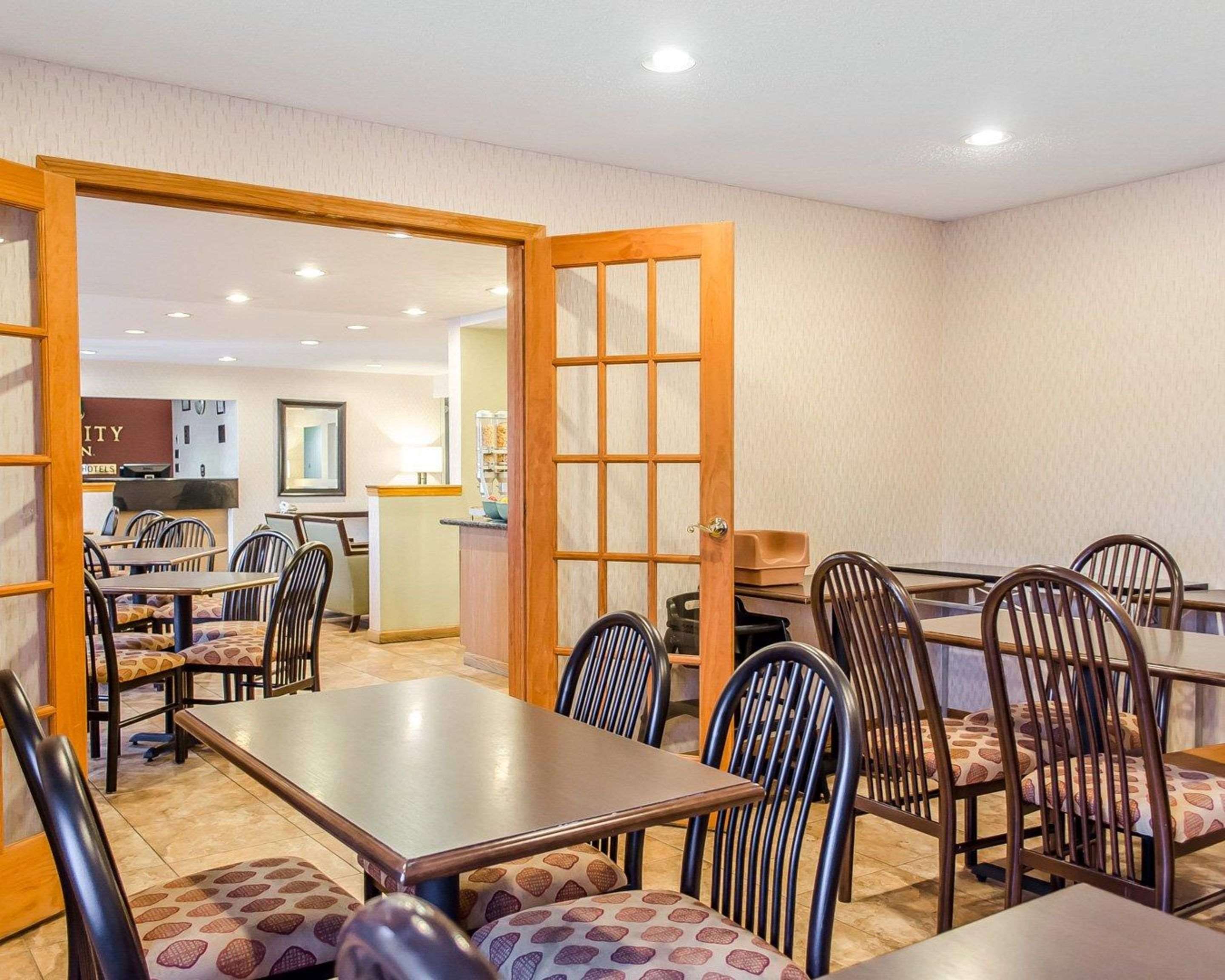 Enjoy breakfast in this seating area | Quality Inn Harrisburg - Hershey Area