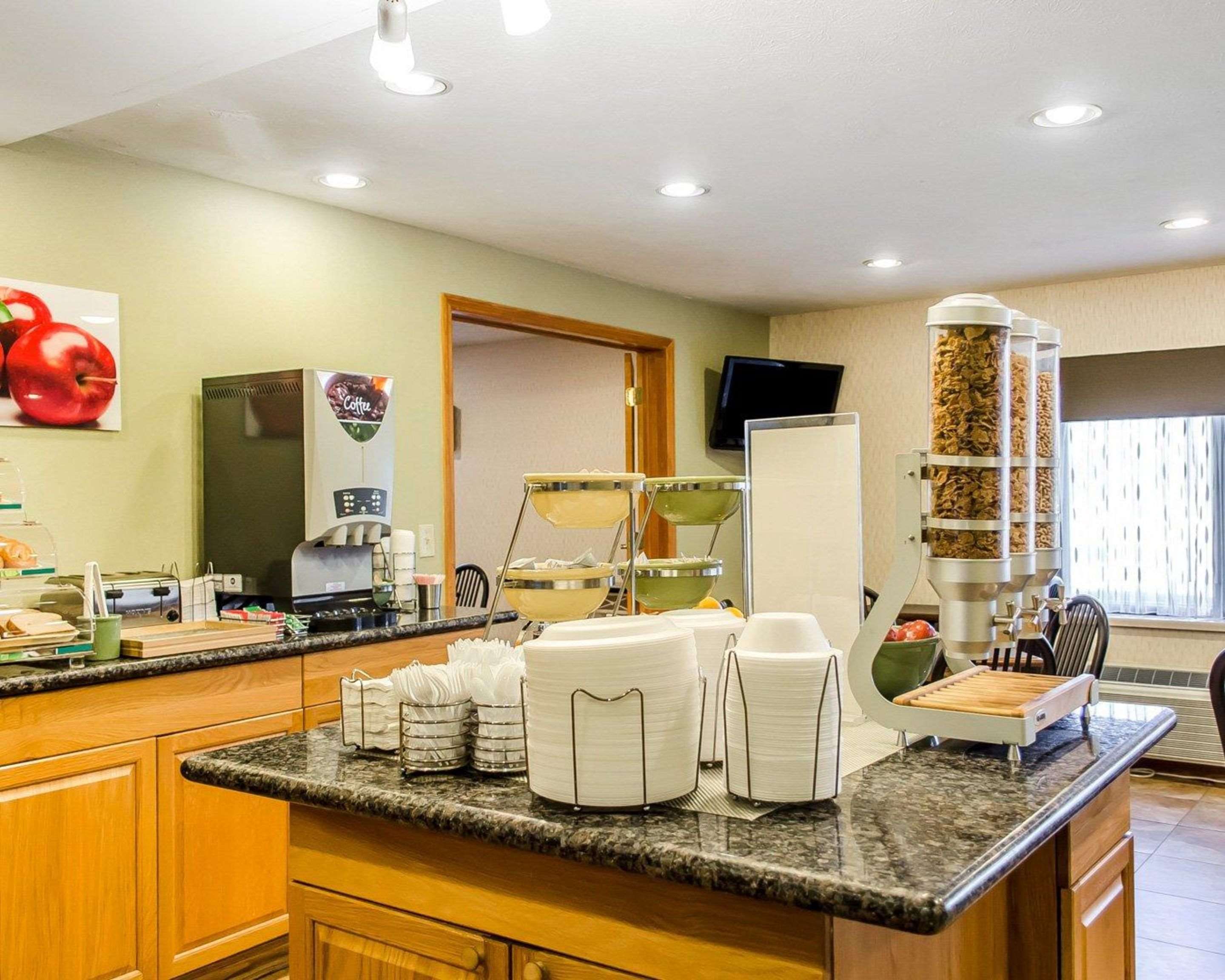 Breakfast counter | Quality Inn Harrisburg - Hershey Area