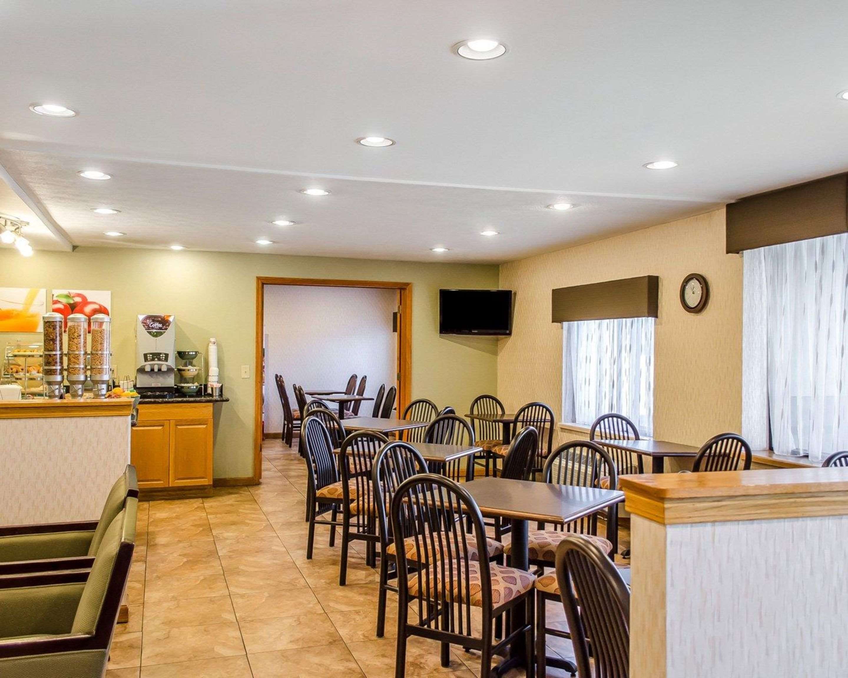 Spacious breakfast area | Quality Inn Harrisburg - Hershey Area