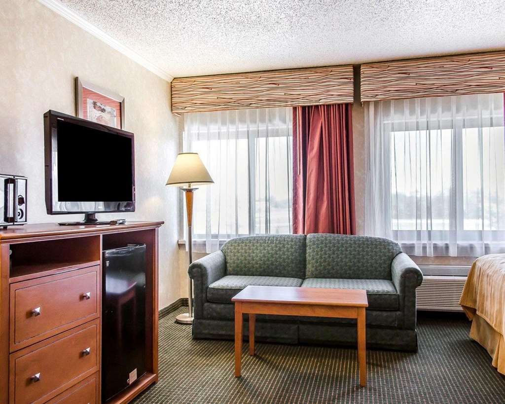 QUALITY INN HARRISBURG - HERSHEY AR-guestroom-Guest Room,Suite,On-Site.jpg