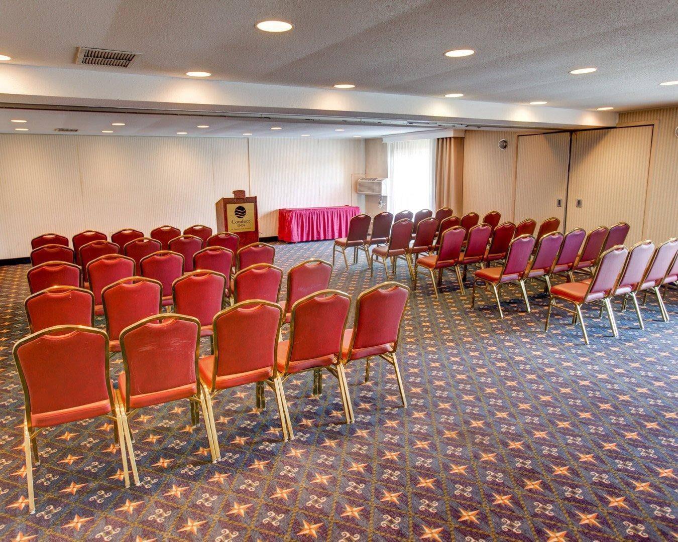Banquetmeeting room with audiovisual equipment | Comfort Inn Conference Center