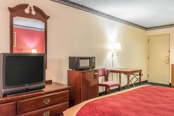  - Econo Lodge Airport Reading